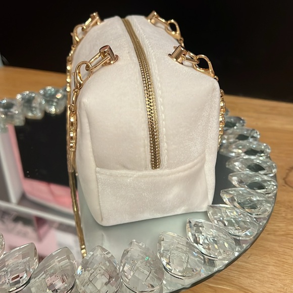 ⭐️Dior  Pouch with Double Zipper and Gold Handles Attached - Picture 5 of 11